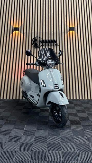 Vespa GTS 300 HPE | 2022 | 2.000 km | Porsche Krijtgrijs beschikbaar voor biedingen