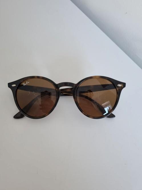 Ray-Ban Zonnebril RB2180, Sieraden, Tassen en Uiterlijk, Zonnebrillen en Brillen | Dames, Gebruikt, Zonnebril, Ray-Ban, Bruin