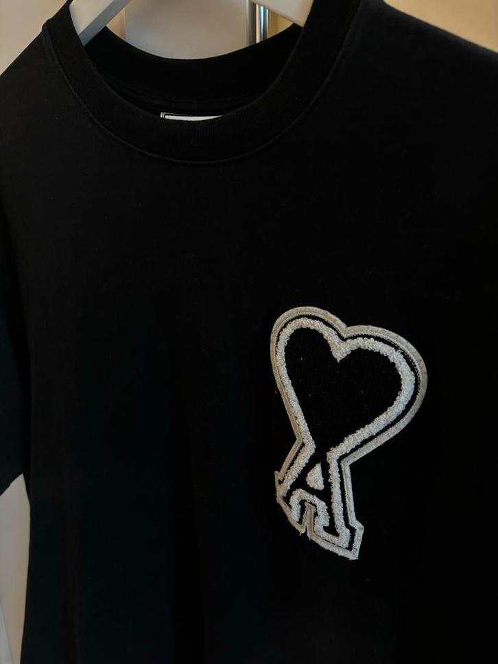 Zwart AMI T-shirt - Maat S, Kleding | Heren, T-shirts, Zo goed als nieuw, Maat 46 (S) of kleiner, Zwart, Verzenden