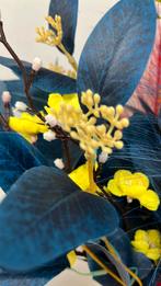 Kunstbloemen in vaas blauw rood geel, Ophalen of Verzenden, Zo goed als nieuw, Nvt, Nvt