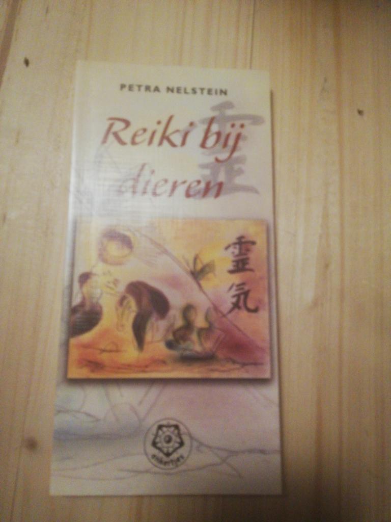 Petra Nelstein - Reiki bij dieren, Ophalen of Verzenden, Zo goed als nieuw, Petra Nelstein, Natuurwetenschap