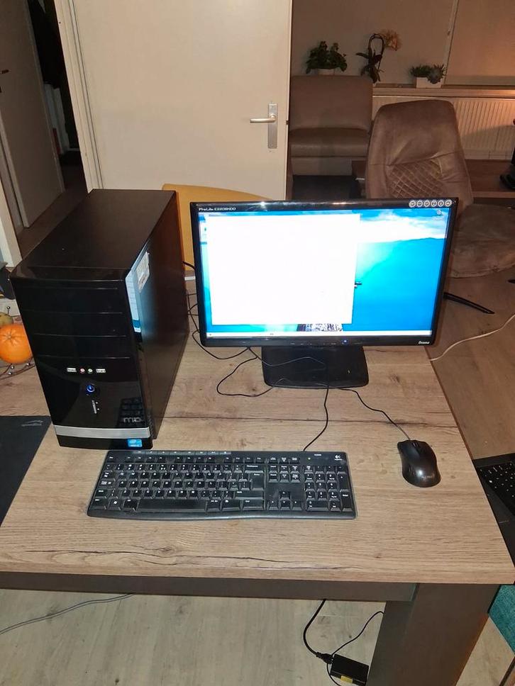 Windows 10 Tower met SSD, HDD en randapparatuur, Computers en Software, Desktop Pc's, Gebruikt, 3 tot 4 Ghz, HDD, SSD, 4 GB, Met monitor