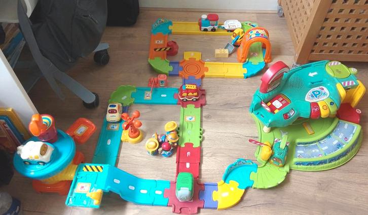 VTech Toet Toet Mega Deal 3 Sets + 6 Auto’s en poppen!, Kinderen en Baby's, Speelgoed | Vtech, Zo goed als nieuw, 4 tot 6 jaar