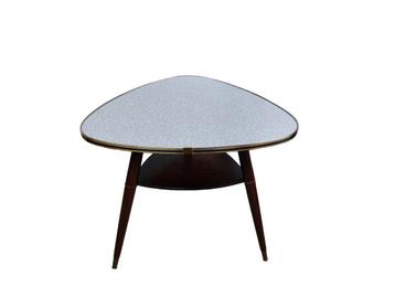 Vintage koffietafel, bijzettafel met formica blad  beschikbaar voor biedingen