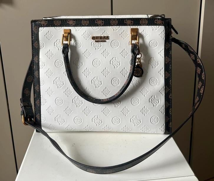 Witte Guess Abey tas groot met logo en sleutelhanger, Sieraden, Tassen en Uiterlijk, Tassen | Damestassen, Zo goed als nieuw, Handtas