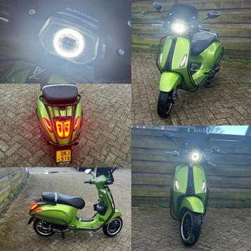 Vespa sprint 80cc “Hulk-Black-edition” met led-verlichting