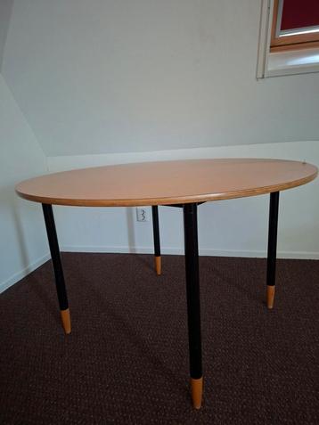 Ronde tafel - hout en metaal / vergadertafel / kantinetafel beschikbaar voor biedingen