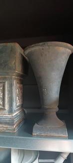 Twee oude potten vazen, Tuin en Terras, Tuinvazen, Ophalen of Verzenden, Zo goed als nieuw