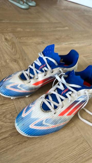 Adidas kiksen/ voetbalschoenen beschikbaar voor biedingen