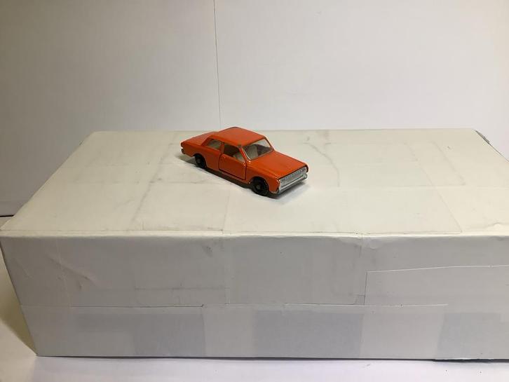 Oranje Ford Taurus - Klassiek Model, Hobby en Vrije tijd, Modelauto's | 1:87, Zo goed als nieuw, Auto, Overige merken, Ophalen of Verzenden