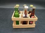 Miniatuur glazen colaflesjes in houten kratje, Verzamelen, Ophalen of Verzenden, Zo goed als nieuw, Overige typen