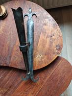 Middeleeuwse muurkandelaar, smeedijzer met Franse lelie, Huis en Inrichting, Woonaccessoires | Kandelaars en Kaarsen, Overige materialen