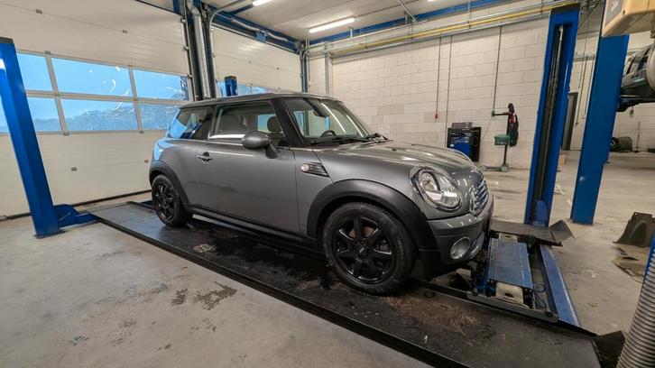 Mini ONE 1.6  2010  6-bak Grijs apk tot sept 2026, Auto's, Mini, Particulier, One, ABS, Airbags, Airconditioning, Bochtverlichting