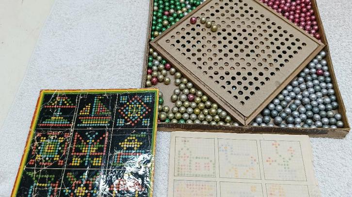 Vintage mozaïekspel – ouderwets creatief knikkeren, Antiek en Kunst, Antiek | Speelgoed, Ophalen of Verzenden