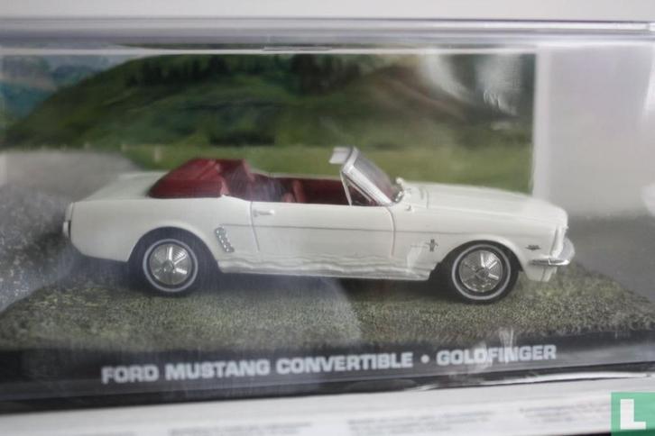 0035 - Ford Mustang Convertible 'Goldfinger' - James Bond, Hobby en Vrije tijd, Modelauto's | 1:43, Nieuw, Auto, Overige merken