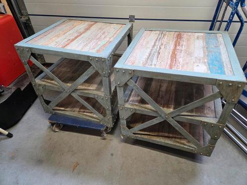 2x Houten met stalen bijzet tafel wrakhout look massief hout, Huis en Inrichting, Tafels | Bijzettafels, Gebruikt, Vierkant, 55 tot 75 cm