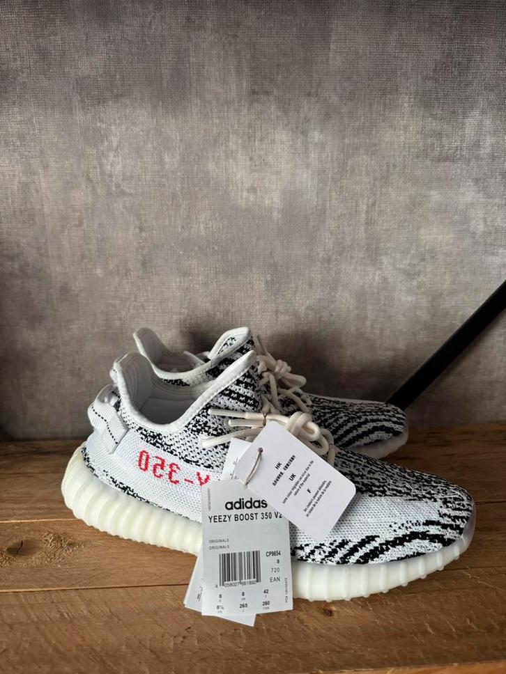 Yeezy Zebra Maat 42 *NIEUW en ORGINEEL*, Kleding | Heren, Schoenen, Nieuw, Sneakers of Gympen, Wit, Ophalen of Verzenden