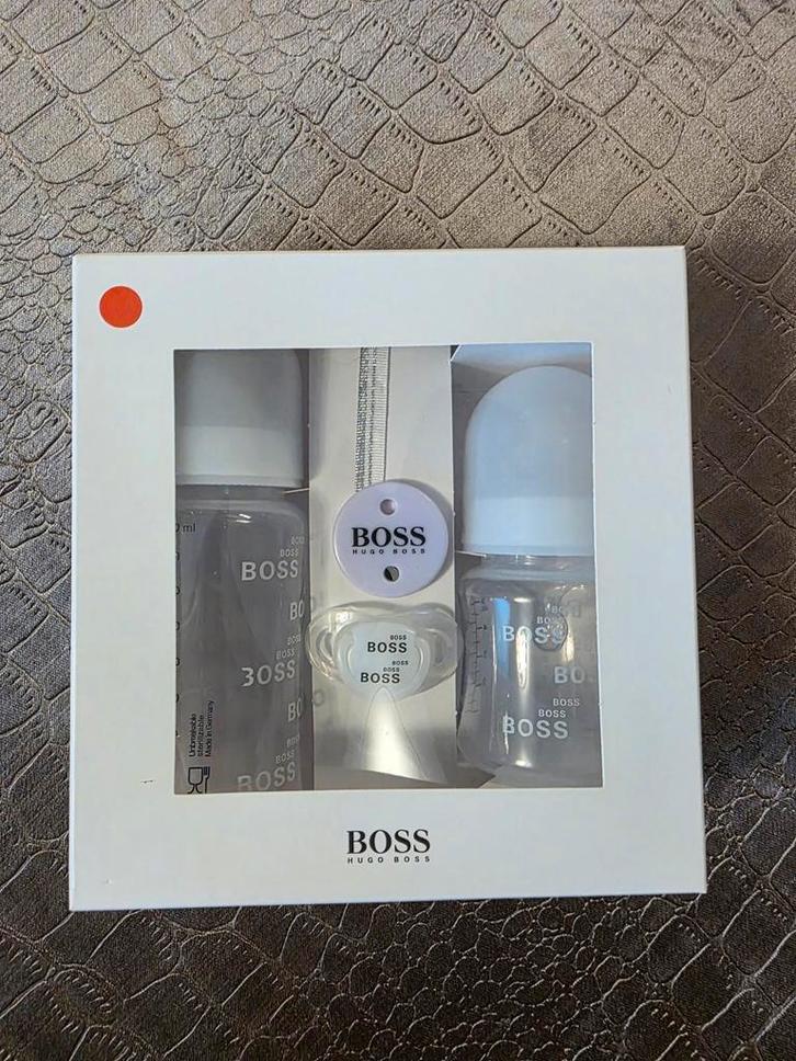 Hugo BOSS Baby Cadeauset - Flesjes, Speen & Clip, Kinderen en Baby's, Babyvoeding en Toebehoren, Nieuw, Overige typen, Ophalen