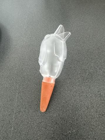 Terracotta water dispenser voor planten beschikbaar voor biedingen