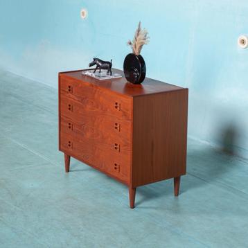 Vintage gerenoveerde ladekast Danish Design l midmod chest beschikbaar voor biedingen