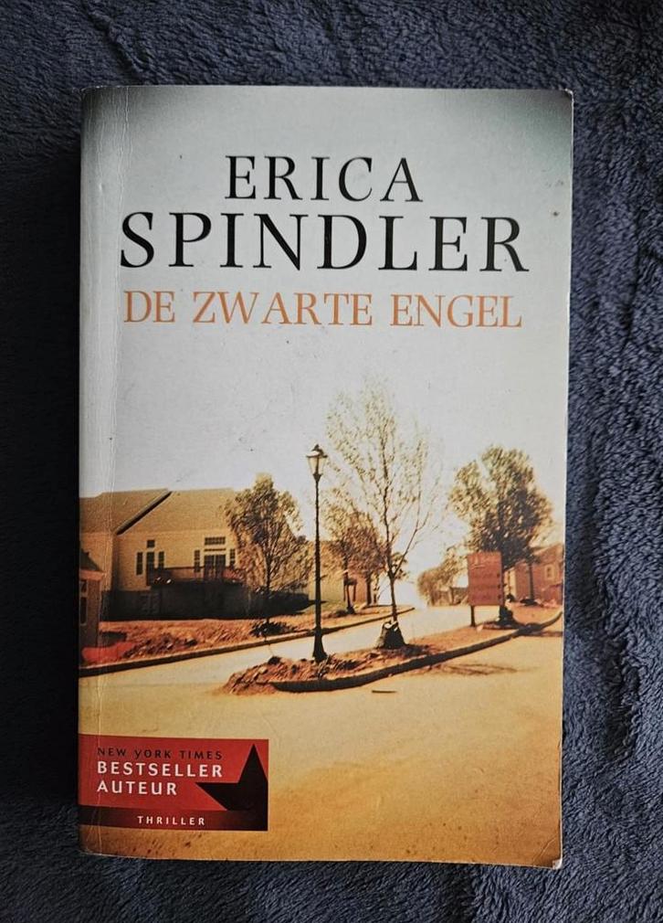Erica Spindler - De zwarte engel, Boeken, Thrillers, Gelezen, Ophalen of Verzenden