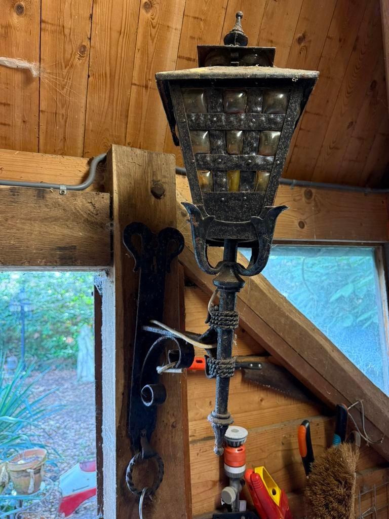 Antieke tuinlamp, Ophalen