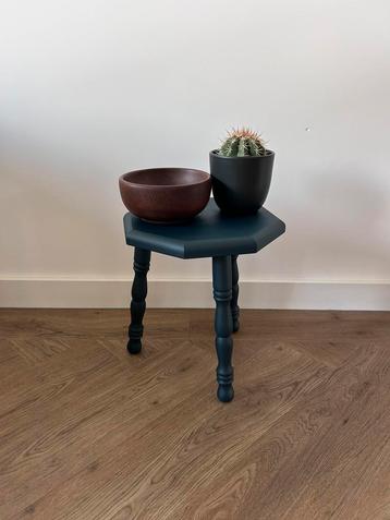 Plantentafel/Krukje ‘Chestler’ beschikbaar voor biedingen