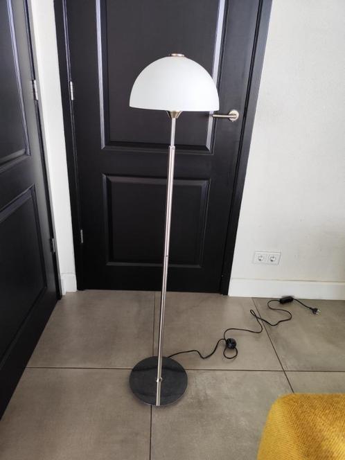 Staande (lees)lamp, Huis en Inrichting, Lampen | Vloerlampen, Zo goed als nieuw, 100 tot 150 cm, Glas, Metaal, Ophalen