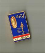 mooie grote emaille brochespeld bedevaart NKV Lourdes, Ophalen of Verzenden, Gebruikt, Transport, Speldje of Pin
