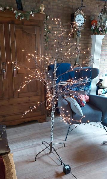 KERST = boom met verlichting voor binnen of buiten kompleet beschikbaar voor biedingen