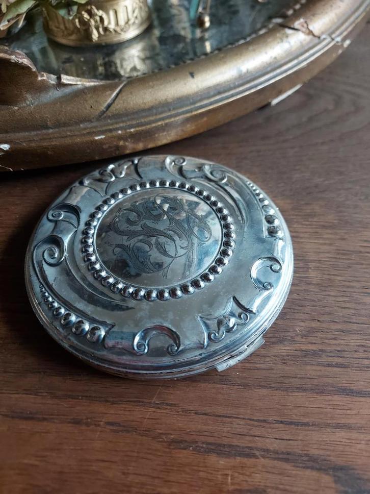 Prachtige oude sierlijke Vintage Estée Lauder poederdoos, Antiek en Kunst, Curiosa en Brocante, Ophalen of Verzenden