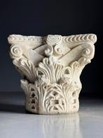 Venetiaanse Kapiteel hand carved Marmer antiek, Huis en Inrichting, Woonaccessoires | Zuilen en Pilaren, Ophalen, Gebruikt