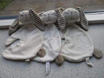 3 x Knuffeldoek konijn merk Funnies wit met bruine strepen beschikbaar voor biedingen