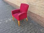 Rode stoffen fauteuil (neemt weinig plaats in), Ophalen, Hout, Minder dan 75 cm, Zo goed als nieuw