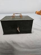 Vintage Metalen Kluisje met Sleutel, Antiek en Kunst, Ophalen of Verzenden