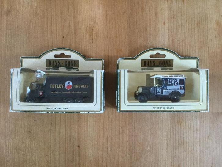 Days gone - 2 modelautootjes, Hobby en Vrije tijd, Modelauto's | Overige schalen, Nieuw, Auto, Ophalen of Verzenden