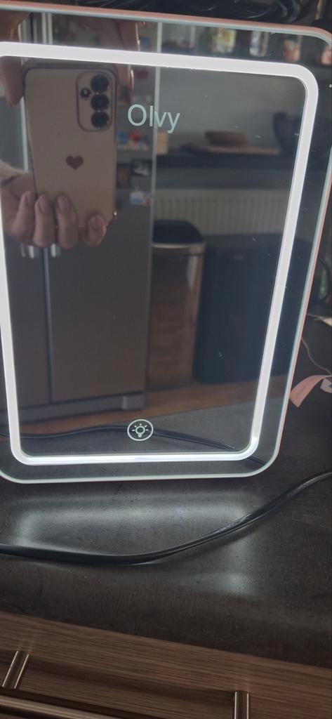 Olvy Skincare Koelkastje - Make-up Koelkast, Sieraden, Tassen en Uiterlijk, Uiterlijk | Cosmetica en Make-up, Zo goed als nieuw