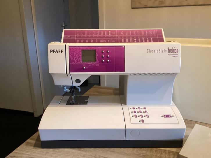 Pfaff Classic Style Fashion computer met DUBBELTRANSPORT., Hobby en Vrije tijd, Naaimachines en Toebehoren, Zo goed als nieuw
