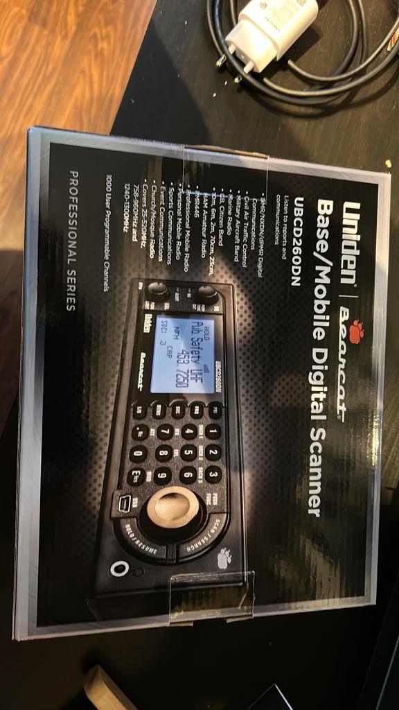 Uniden bearcat ubcd260dn basis digitale scanner, Telecommunicatie, Zenders en Ontvangers, Zo goed als nieuw, Ontvanger, Ophalen of Verzenden