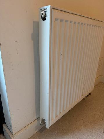 Witte Radiator 60x60 cm met Danfoss thermostaat knop beschikbaar voor biedingen