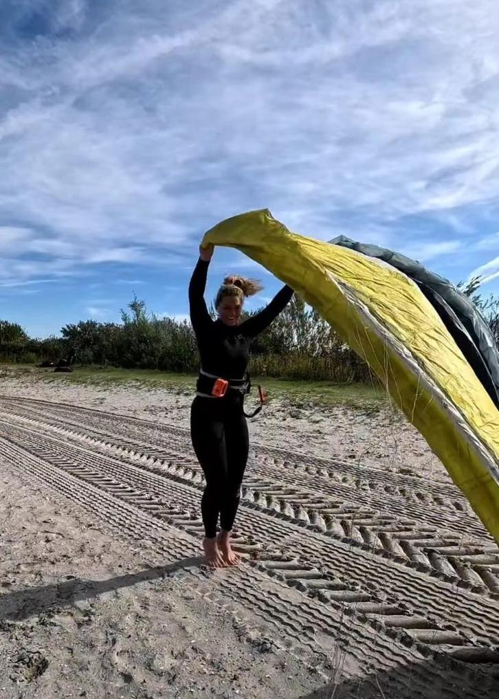 Flysurfer Sonic 4 15m, Watersport en Boten, Kitesurfen, Zo goed als nieuw, Kite, 15 m², Geen board, Ophalen