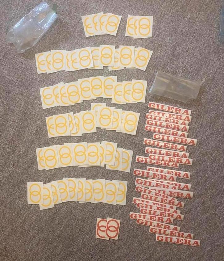 Gilera stickers stickertjes geel rood 125cc 180cc nieuw, Motoren, Tuning en Styling, Verzenden