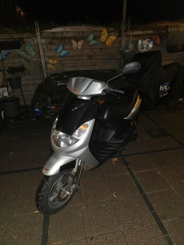 Goede peugeot vivacity, Fietsen en Brommers, Scooters | Peugeot, Gebruikt, Vivacity, Maximaal 25 km/u, Benzine, Ophalen