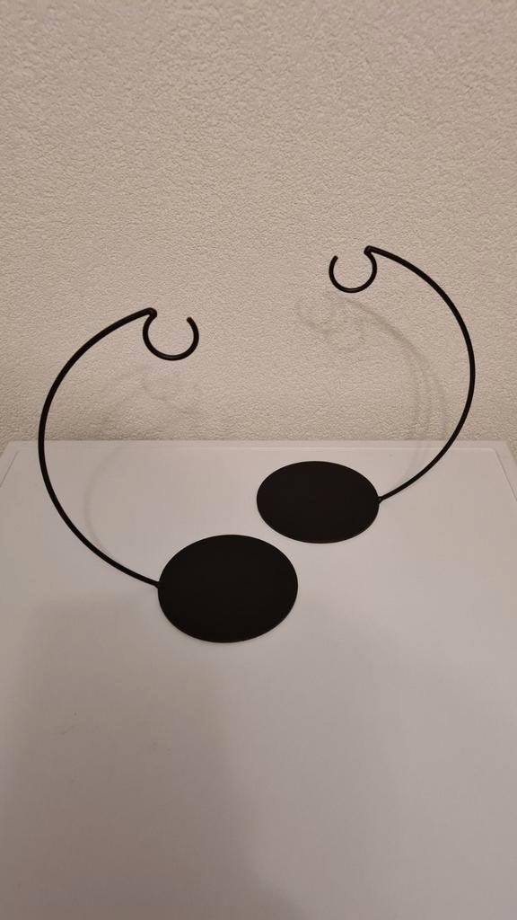 Mica Decorations: 2 zwarte metalen decoratie standaards, Huis en Inrichting, Overige Huis en Inrichting, Zo goed als nieuw, Ophalen