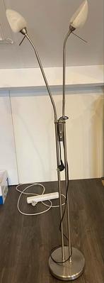 Mooie staande voetlamp met twee verstelbare lampen, Huis en Inrichting, Ophalen, Gebruikt, Metaal, 150 tot 200 cm