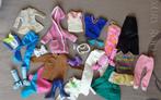 Lot barbie kleertjes en schoenen en laarzen, Ophalen of Verzenden, Kleertjes