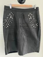 Maison Scotch leren rok met studs maat 38/40, Kleding | Dames, Rokken, Maat 38/40 (M), Zwart, Ophalen of Verzenden, Zo goed als nieuw