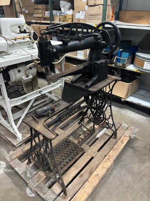 Antieke Singer Naaimachine op Onderstel, Antiek en Kunst, Antiek | Naaimachines, Ophalen