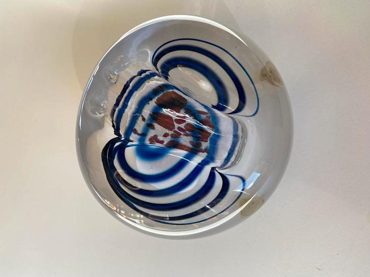 Glas-object glazen bol , gesigneerd Bold 2009, Huis en Inrichting, Woonaccessoires | Overige, Gebruikt, Ophalen of Verzenden