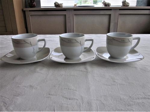 Jarolina Fine Royal Porcelaine 3 kop D7,5cm en schotels D14m, Huis en Inrichting, Keuken | Servies, Zo goed als nieuw, Kop(pen) en/of Schotel(s)